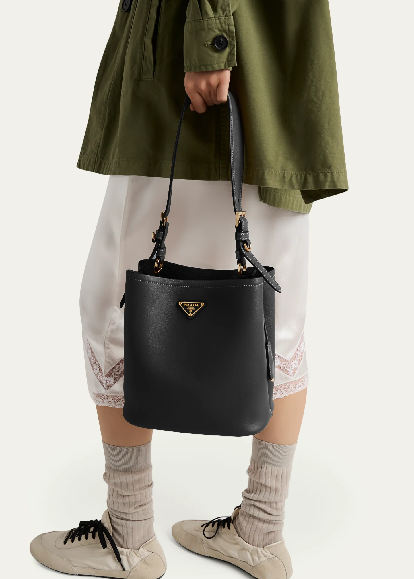 Medium Bucket Leather Shoulder Bag
