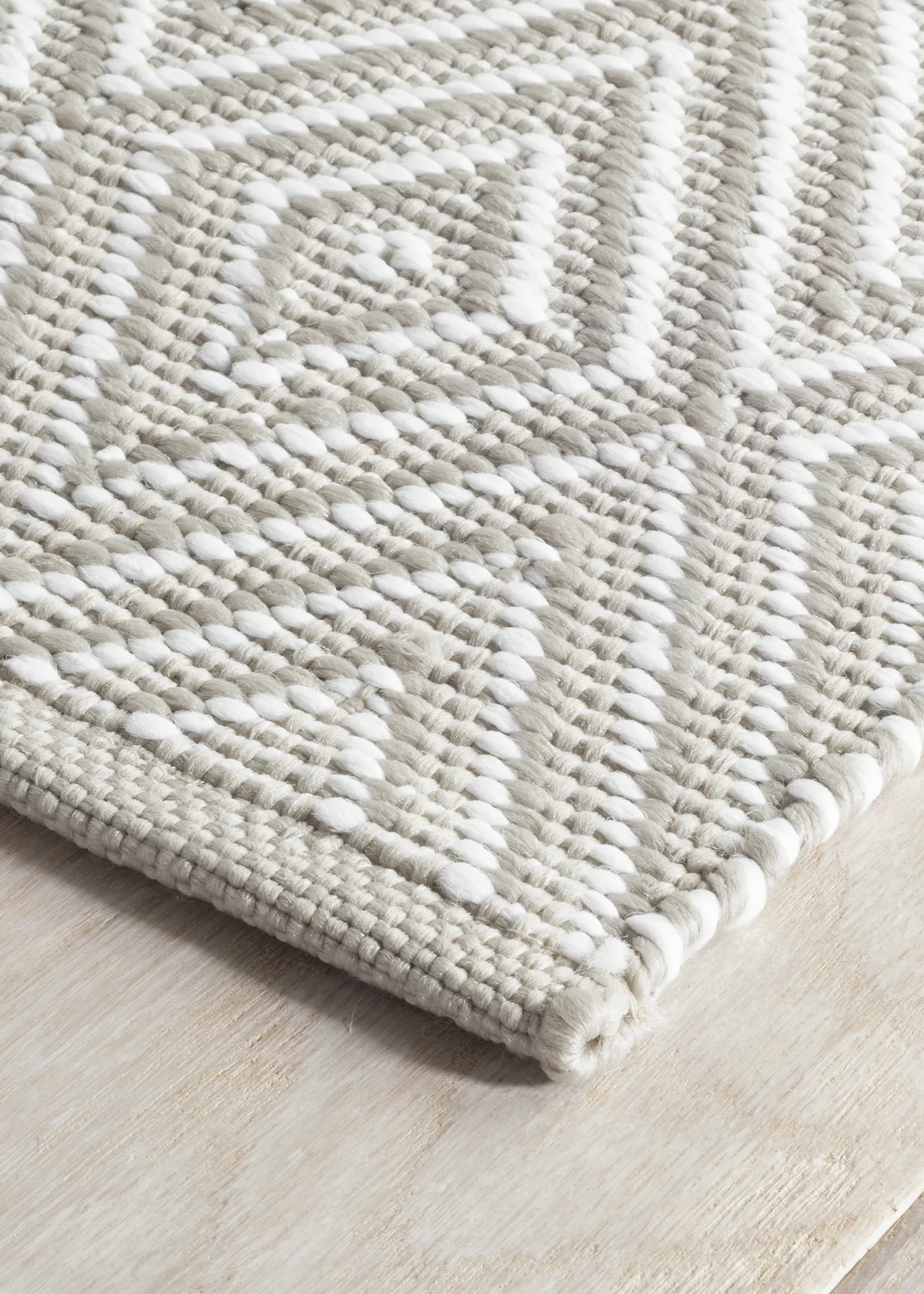 Diamond Handwoven Indoor/Outdoor Rug, 5' x 8'