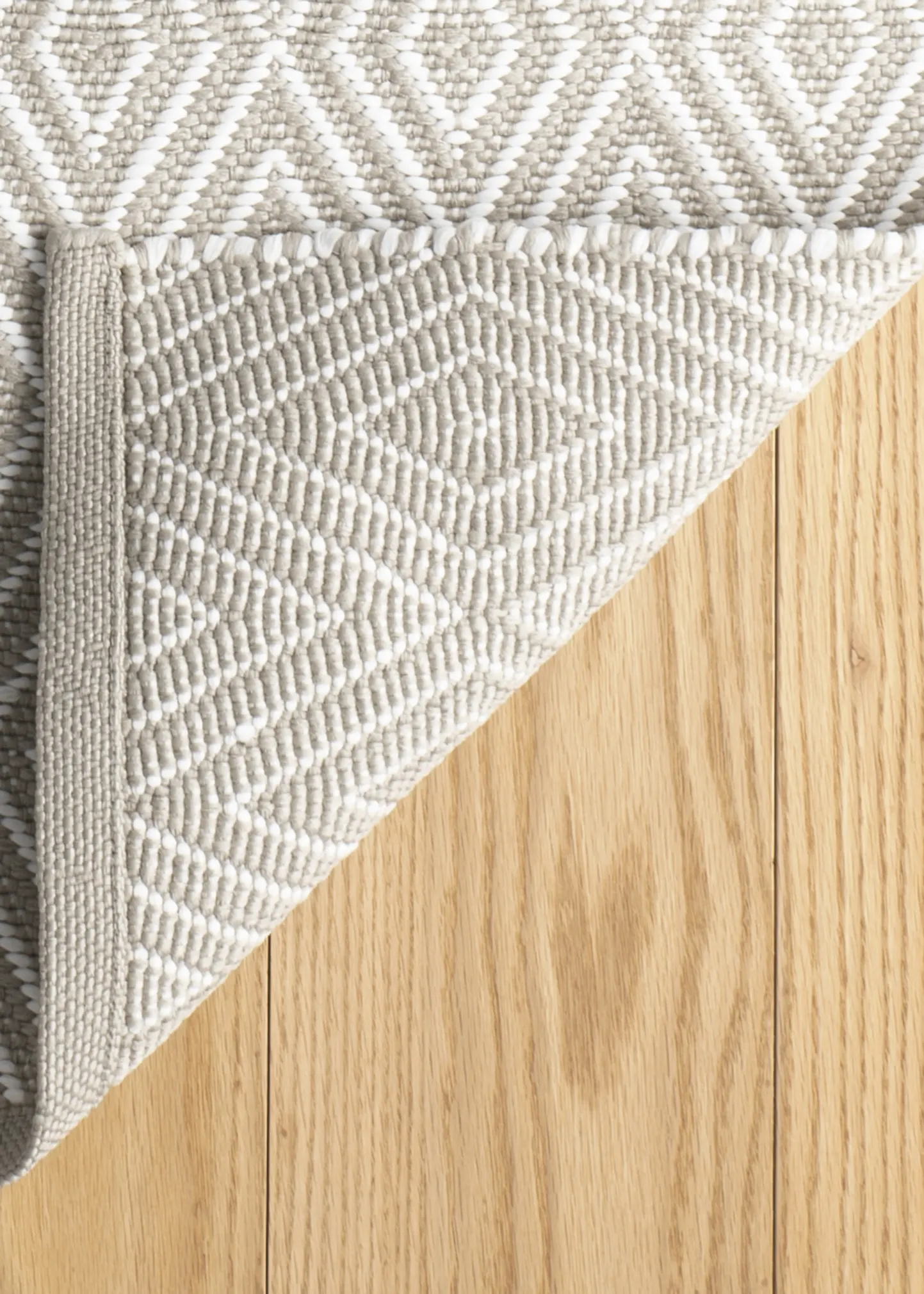 Diamond Handwoven Indoor/Outdoor Rug, 5' x 8'