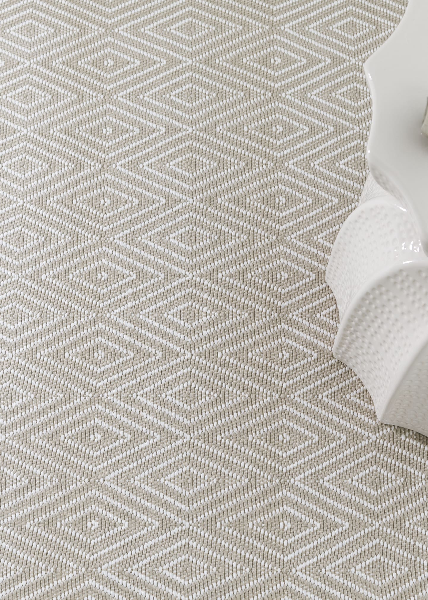 Diamond Handwoven Indoor/Outdoor Rug, 5' x 8'