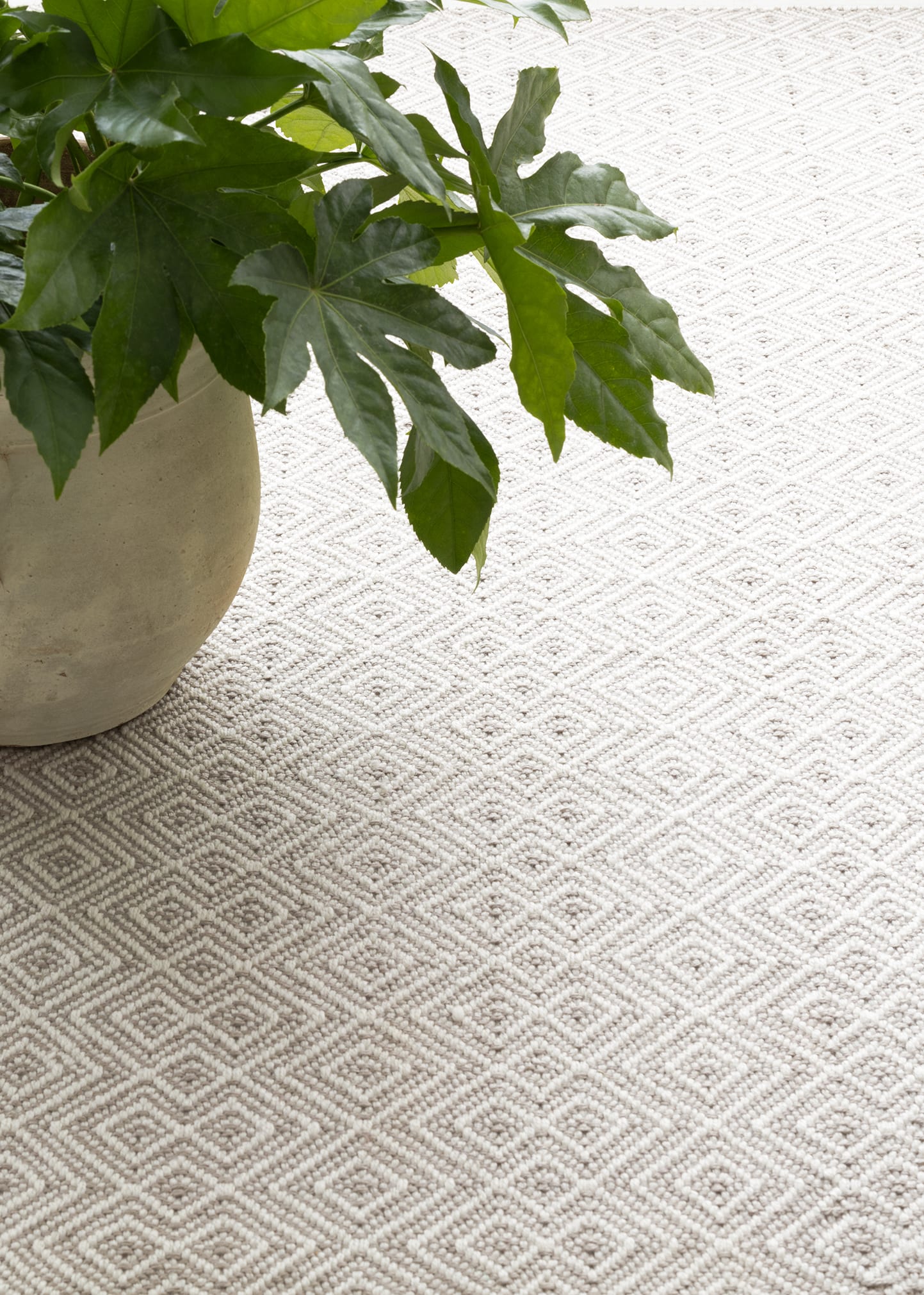 Annabelle Grey Handwoven Indoor/Outdoor Rug, 6' x 9'